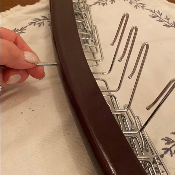 Wooden hanger for ties - Picture 2 of 5